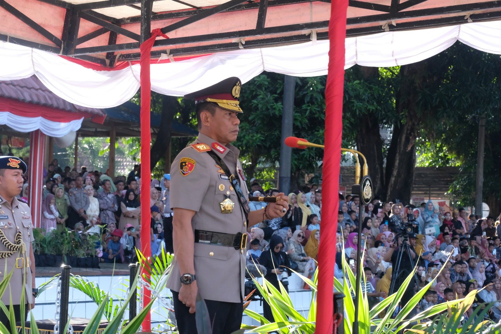 Kapolda Sulsel Irjen Pol Andi Rian Pimpin Upacara Pelantikan dan Pengambilan Sumpah 209 Bintara Polri