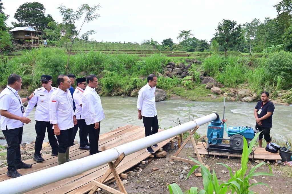 Tinjau Pompanisasi di Bantaeng Presiden Tingkatkan Produktivitas Pertanian dan Antisipasi Kekeringan 1 1024x683 1