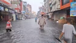 Banjir Parah di Makassar: Jalanan Tergenang, Warga Mengungsi