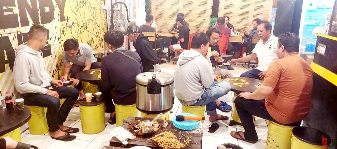 Pesta Kembang Api dan Pertandingan Domino Meriahkan Acara Malam Tutup Tahun 2024 di Virendy Cafe 10 Pesta Kembang Api dan Pertandingan Domino Meriahkan Acara Malam Tutup Tahun 2024 di Virendy Cafe