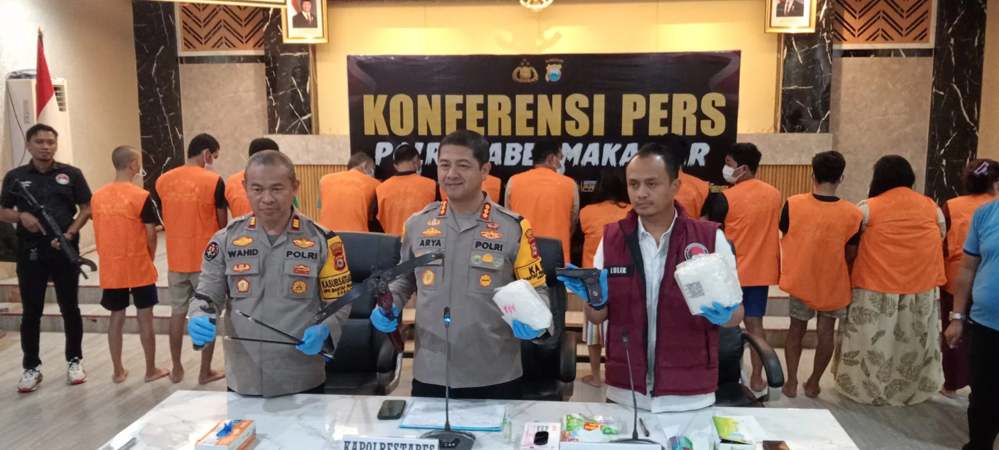 Penggerebekan Kampung Narkoba Borta, Polisi Sita Sabu dan Senjata Tajam 10 Penggerebekan Kampung Narkoba Borta, Polisi Sita Sabu dan Senjata Tajam
