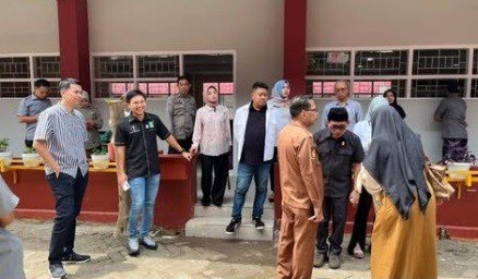 Komisi D DPRD Makassar Tinjau Sarana Sanitasi Sekolah, Temukan Banyak Kendala 6 Komisi D DPRD Makassar Tinjau Sarana Sanitasi Sekolah, Temukan Banyak Kendala