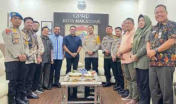 Kapolrestabes Baru Kunjungi DPRD Makassar, Siap Perkuat Sinergi Demi Stabilitas Kota 6 Kapolrestabes Baru Kunjungi DPRD Makassar, Siap Perkuat Sinergi Demi Stabilitas Kota