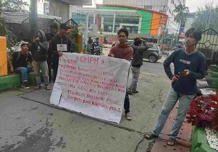 DPRD Makassar Terima Aspirasi Mahasiswa soal Parkir Liar di Toko Alaska