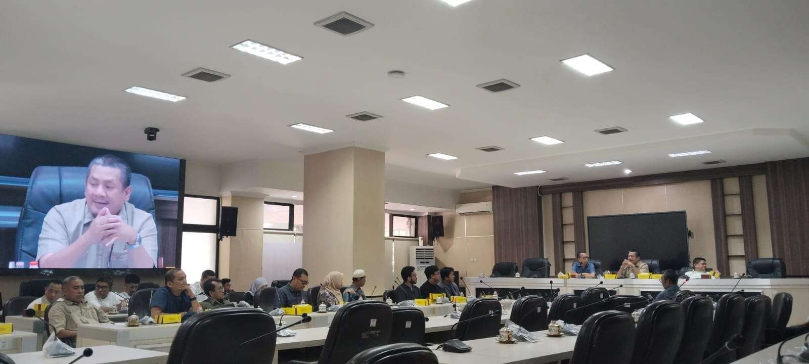DPRD Makassar Fasilitasi Dialog Terkait Polemik Kafe Startup Day di Kompleks PT Pusri 7 DPRD Makassar Fasilitasi Dialog Terkait Polemik Kafe Startup Day di Kompleks PT Pusri