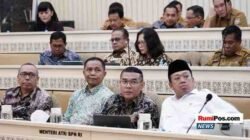 Menteri ATR/BPN Nusron Wahid bersama Wamen ATR/Waka BPN Ossy Dermawan menghadiri Rapat Dengar Pendapat (RDP) dengan Komisi II DPR RI di Gedung Nusantara, Jakarta, Senin (15/9/2025). Dalam rapat itu, pagu anggaran ATR/BPN Tahun 2026 ditetapkan sebesar Rp9,49 triliun.
