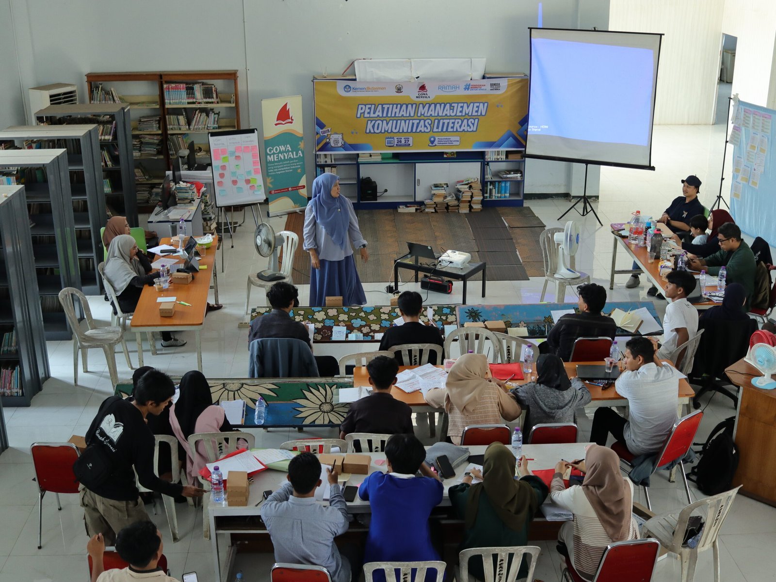 Gowa Menyala Bekali Puluhan Komunitas Literasi Ilmu Manajemen Organisasi 1 Gowa Menyala Bekali Puluhan Komunitas Literasi Ilmu Manajemen Organisasi