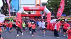 Karyawan CIMB Niaga Makassar Menggelar Fun-Walk dan Bersih-bersih Masjid-Gereja untuk HUT Ke-71 3 Karyawan CIMB Niaga Makassar Menggelar Fun-Walk dan Bersih-bersih Masjid-Gereja untuk HUT Ke-71