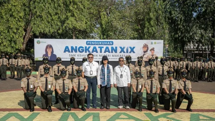 Kepala Badan P2SDM Kemenhut Kukuhkan 102 Siswa Baru SMK Kehutanan Negeri Makassar 1 Kepala Badan P2SDM Kemenhut Kukuhkan 102 Siswa Baru SMK Kehutanan Negeri Makassar