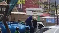 Penangkapan Pria Diduga Melawan Sopir Tangki Air di Makassar