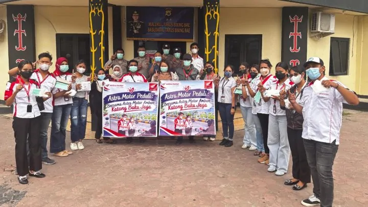 Astra Motor Ambon Membagikan Masker Gratis di Gong Perdamaian 1 Astra Motor Ambon Membagikan Masker Gratis di Gong Perdamaian