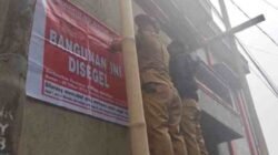 Distaru Makassar Segel Bangunan Kos Dua Lantai di Manggala Diduga Tanpa PBG