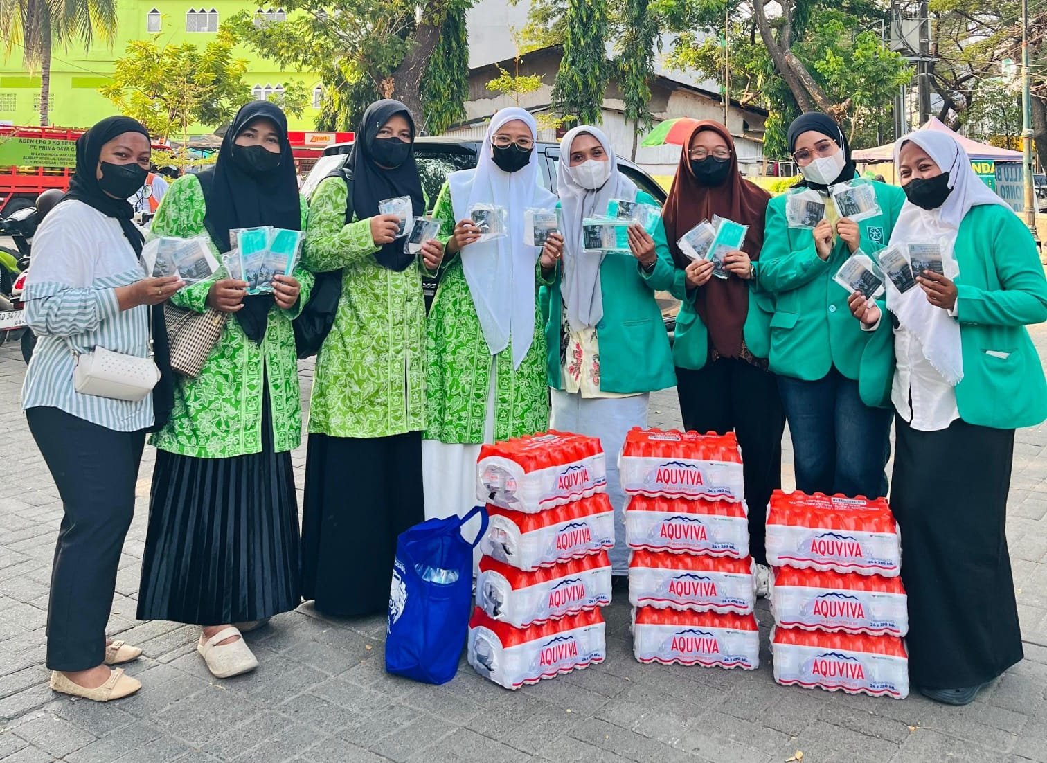 Fatayat NU Makassar distributes 1,000 free masks to anticipate ISPA from haze