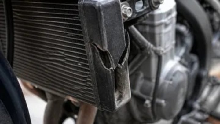 Kerusakan Radiator Motor Pecah, Penyebab, dan Gejala Sebelum Mesin Rusak 1 Kerusakan Radiator Motor Pecah, Penyebab, dan Gejala Sebelum Mesin Rusak