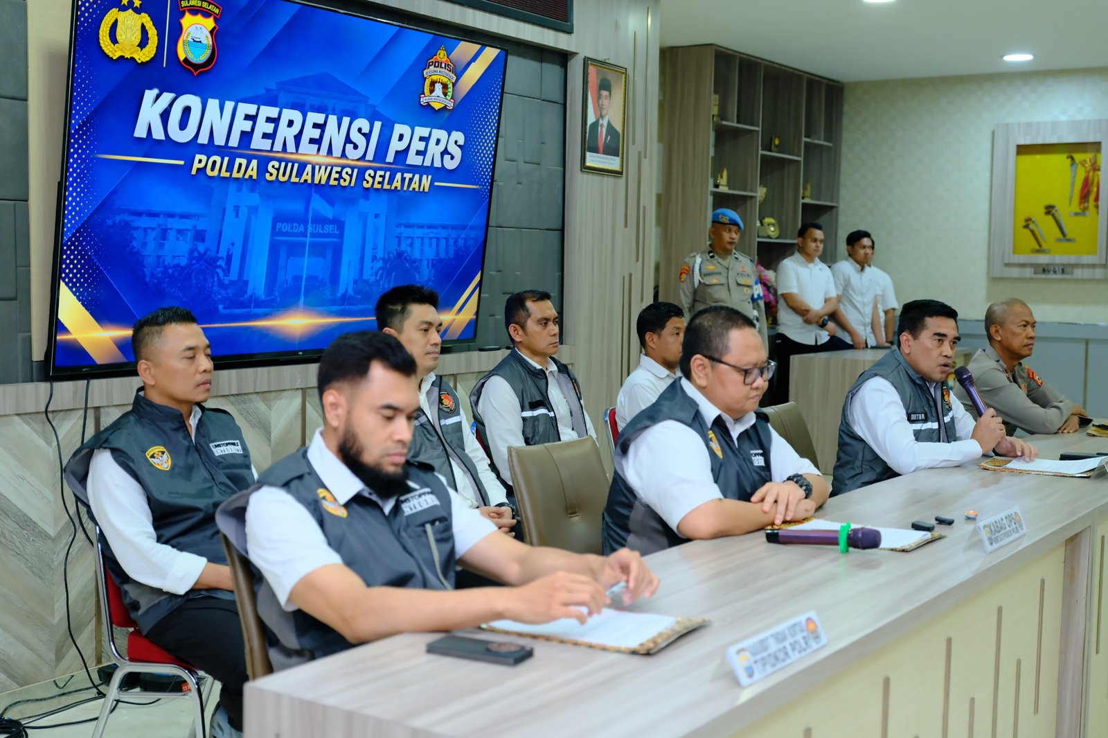 Kortastipidkor Polri Gelar Konferensi Pers Perkembangan Penyidikan Dugaan Korupsi Perizinan dan TPPU di Kabupaten Gowa