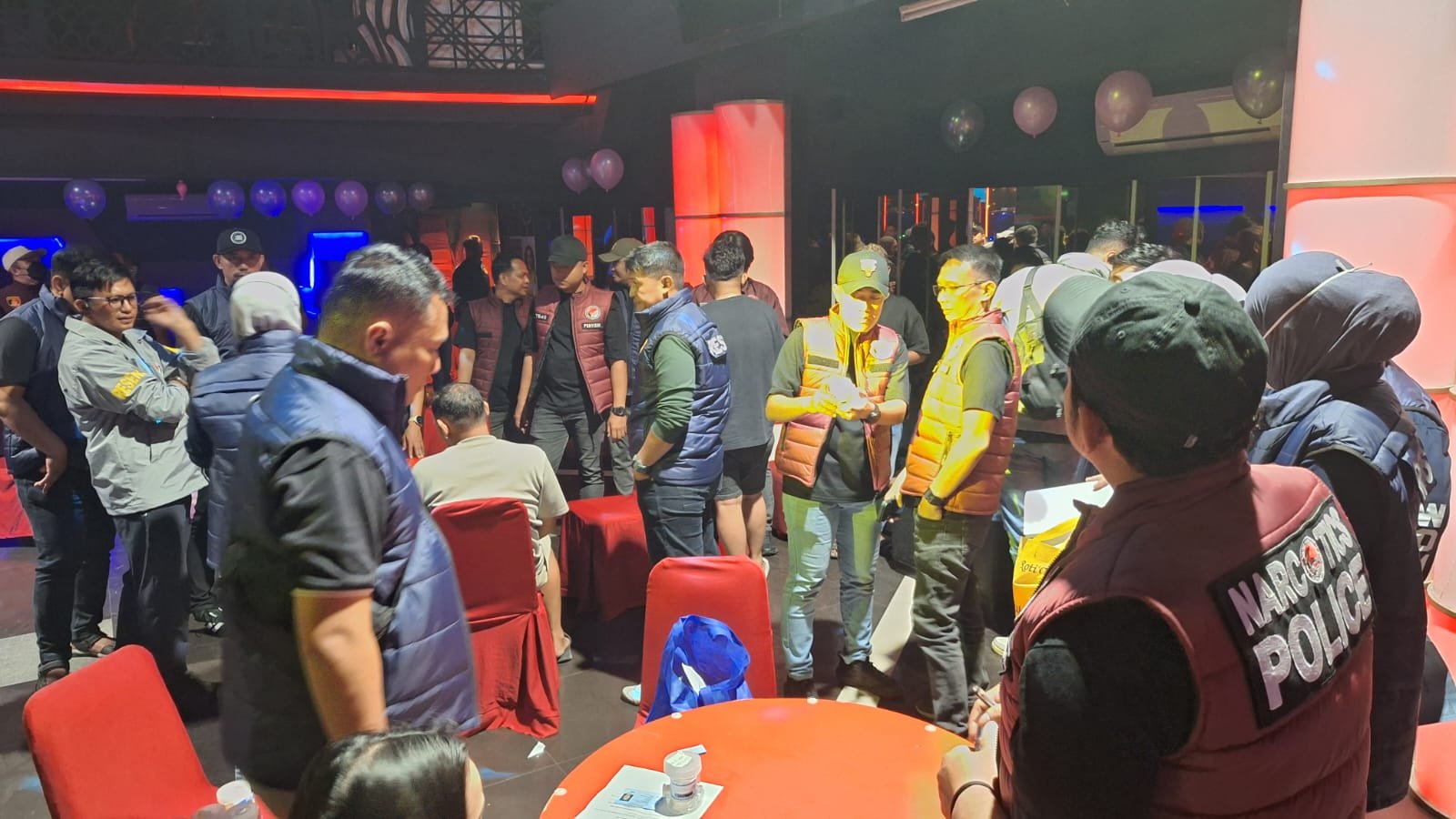 Polisi Sasar THM Usai Gerebek 'Kampung Narkoba' 1 Polisi Sasar THM Usai Gerebek 'Kampung Narkoba'