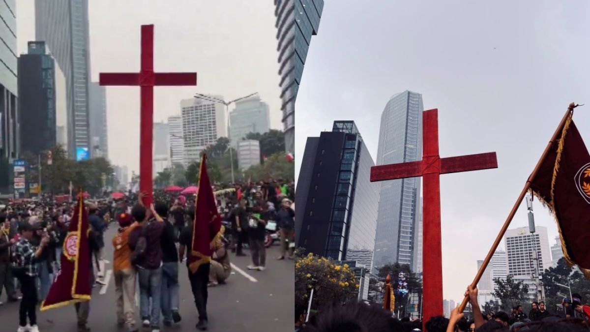 Salib Merah Raksasa Muncul dalam Demo Jakarta 28 Oktober, Ternyata Ini Makna di Baliknya 1 Salib Merah Raksasa Muncul dalam Demo Jakarta 28 Oktober, Ternyata Ini Makna di Baliknya
