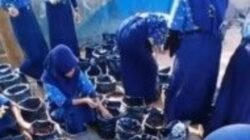 SMPN 15 Makassar Olah Sampah Daun Jadi Kompos untuk Kebun Cabai Siswa