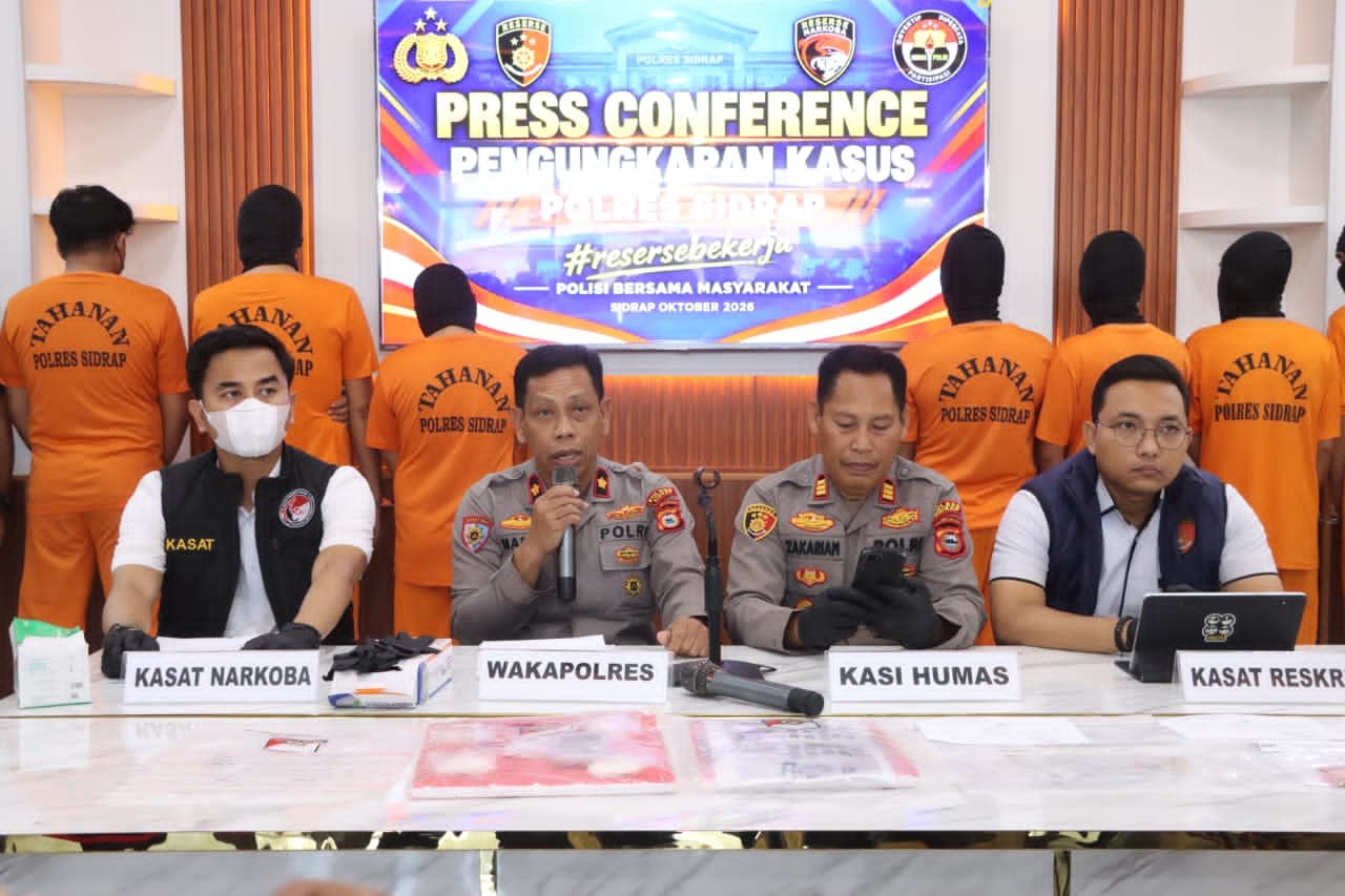 Tipu Korban Hingga Ratusan Juta, Polres Sidrap Tangkap Pelaku Sobis di Balikpapan 1 Tipu Korban Hingga Ratusan Juta, Polres Sidrap Tangkap Pelaku Sobis di Balikpapan